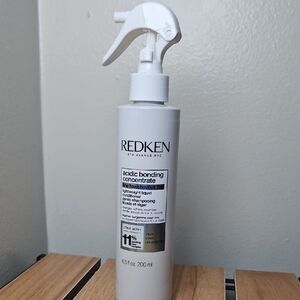 Redken Acidic Bonding Concentrate Hair Spray